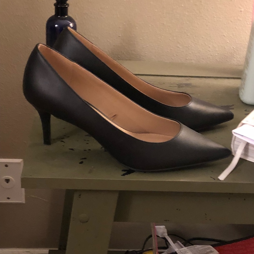 Black heels size 8